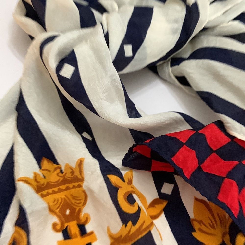 Echo Club beautiful vintage scarf
